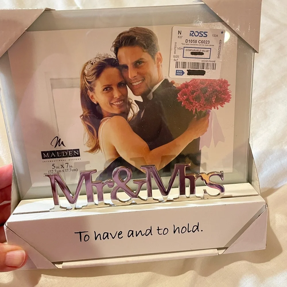 Malden 'Mr & Mrs' Wedding Photo Frame, Silver Script Accent,‎ 5x7 Photo, NWT